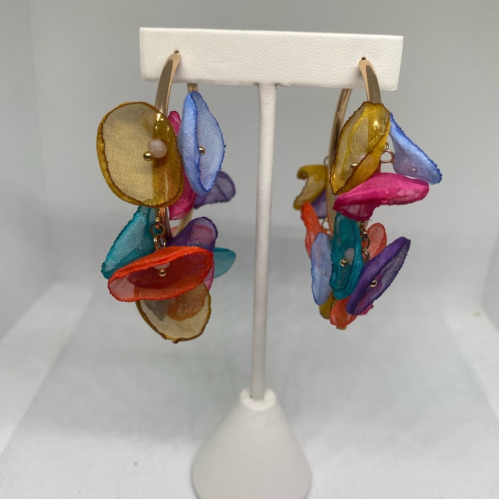 NWOT cato Hoop earrings Gold tone Color